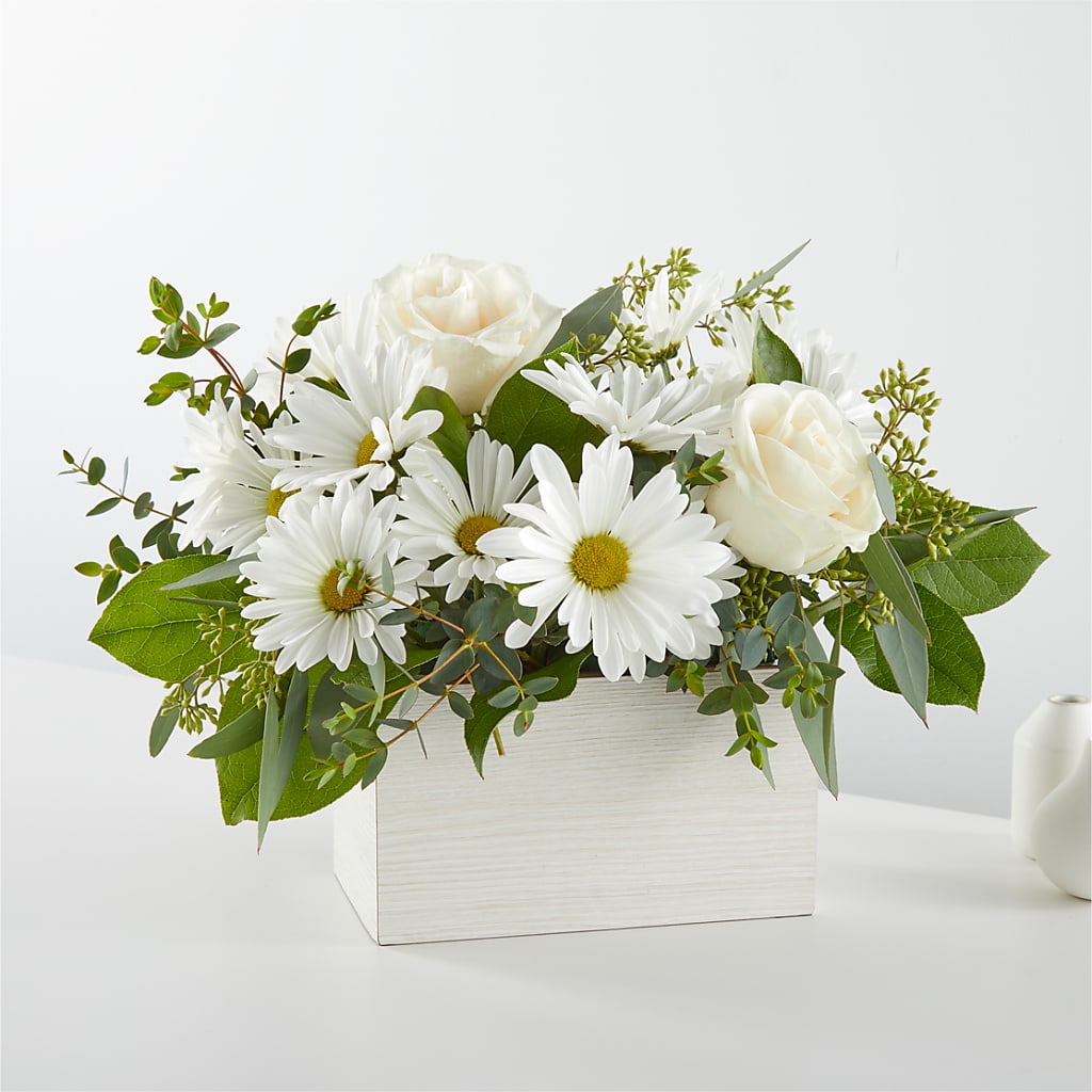 Fresh Linen Box Bouquet – LA DEANNE'S FLORIST, Cuthbert GA