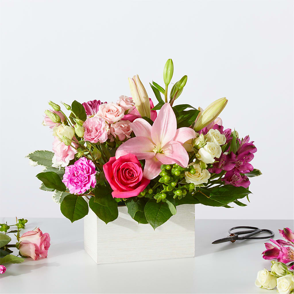 Sweetberry Box – A Florist Original – LA DEANNE'S FLORIST, Cuthbert GA