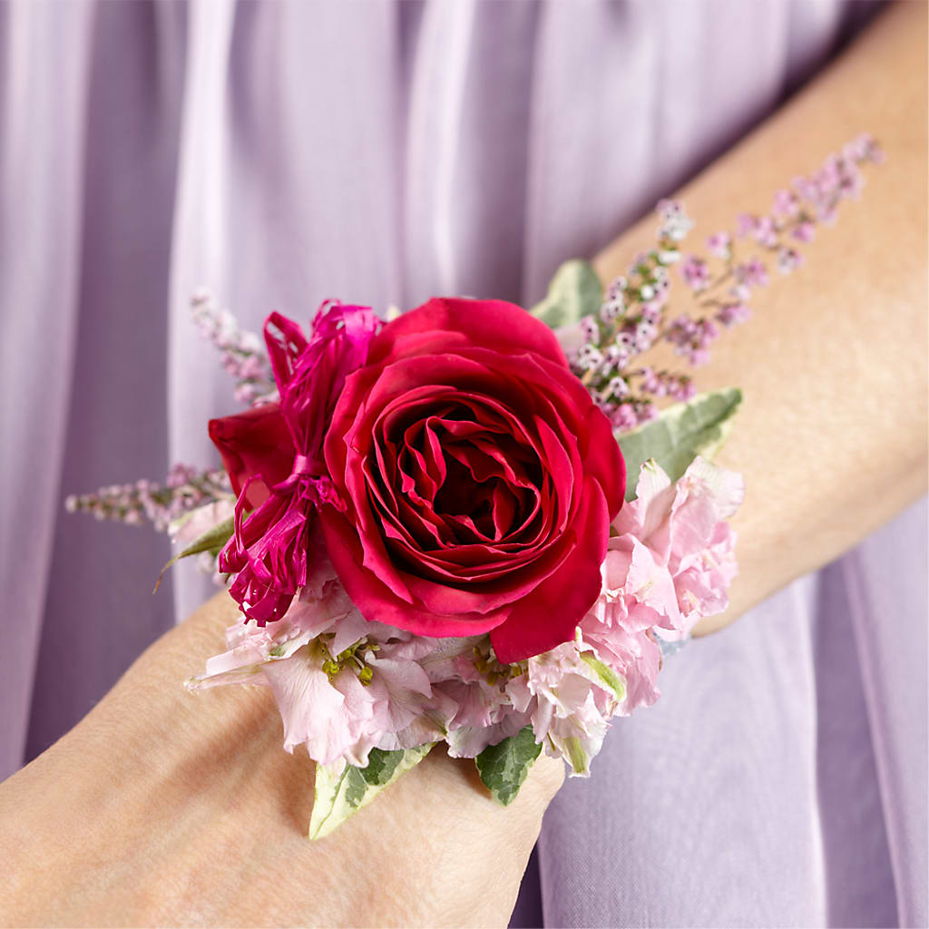 Rose Charm Corsage – LA DEANNE'S FLORIST, Cuthbert GA