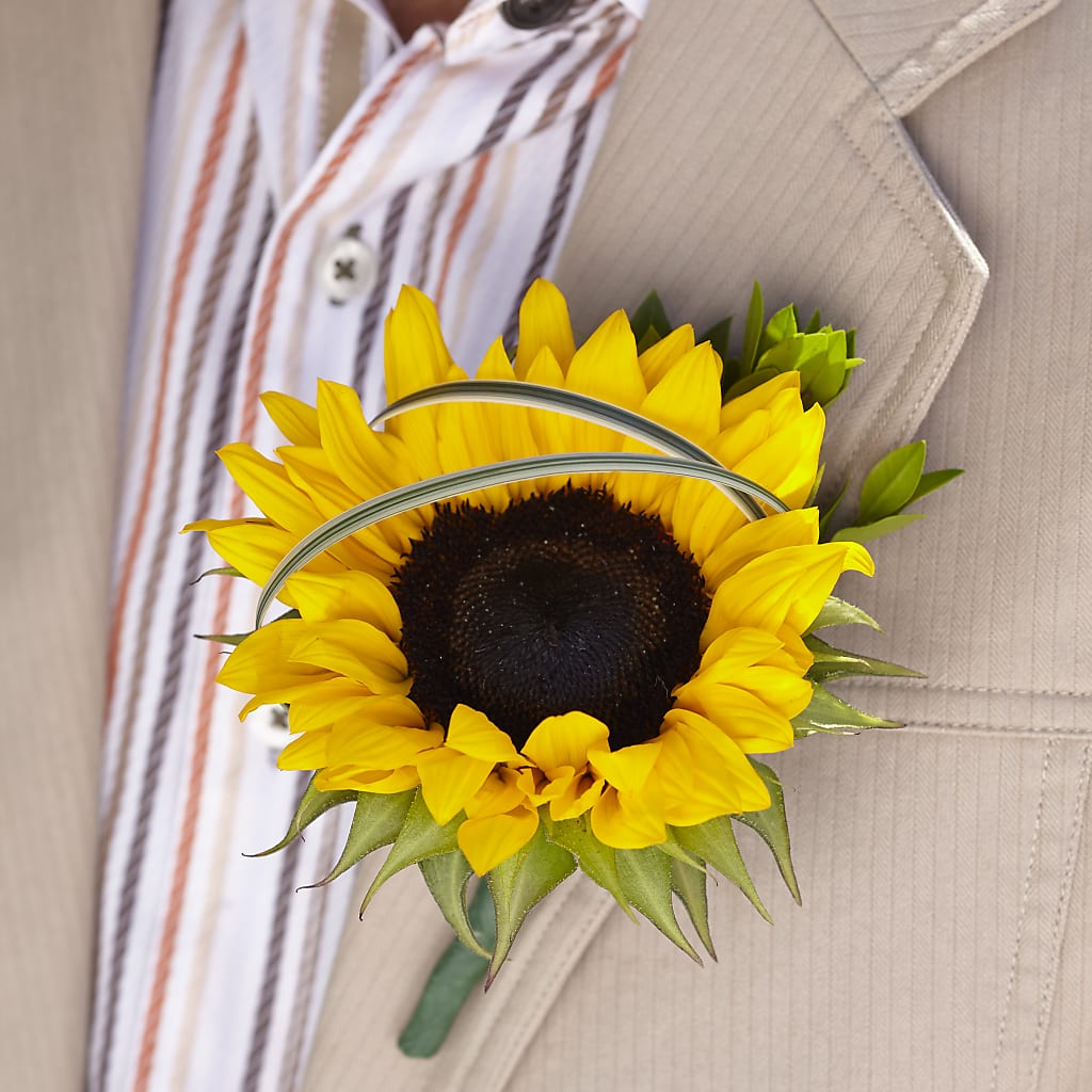 Free Spirit Boutonniere – LA DEANNE'S FLORIST, Cuthbert GA