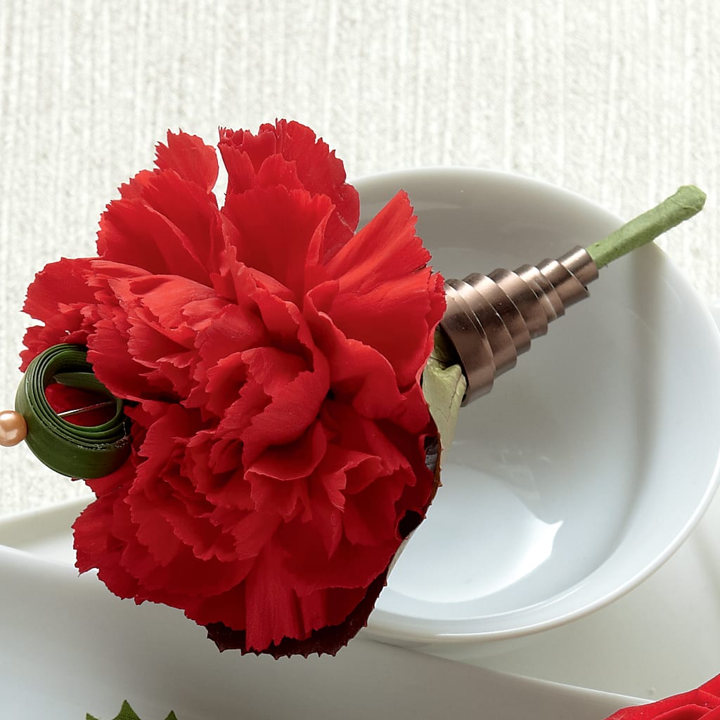 Red Carnation Boutonniere – LA DEANNE'S FLORIST, Cuthbert GA